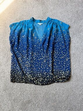 🎉CAbi Faux Wrap V-Neck Blouse, women’s Size Med, Blue Ombré/Beige Dots
